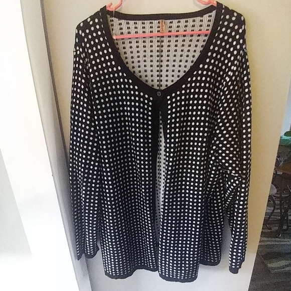Tops - Long sleeve button up cardigan 🍒